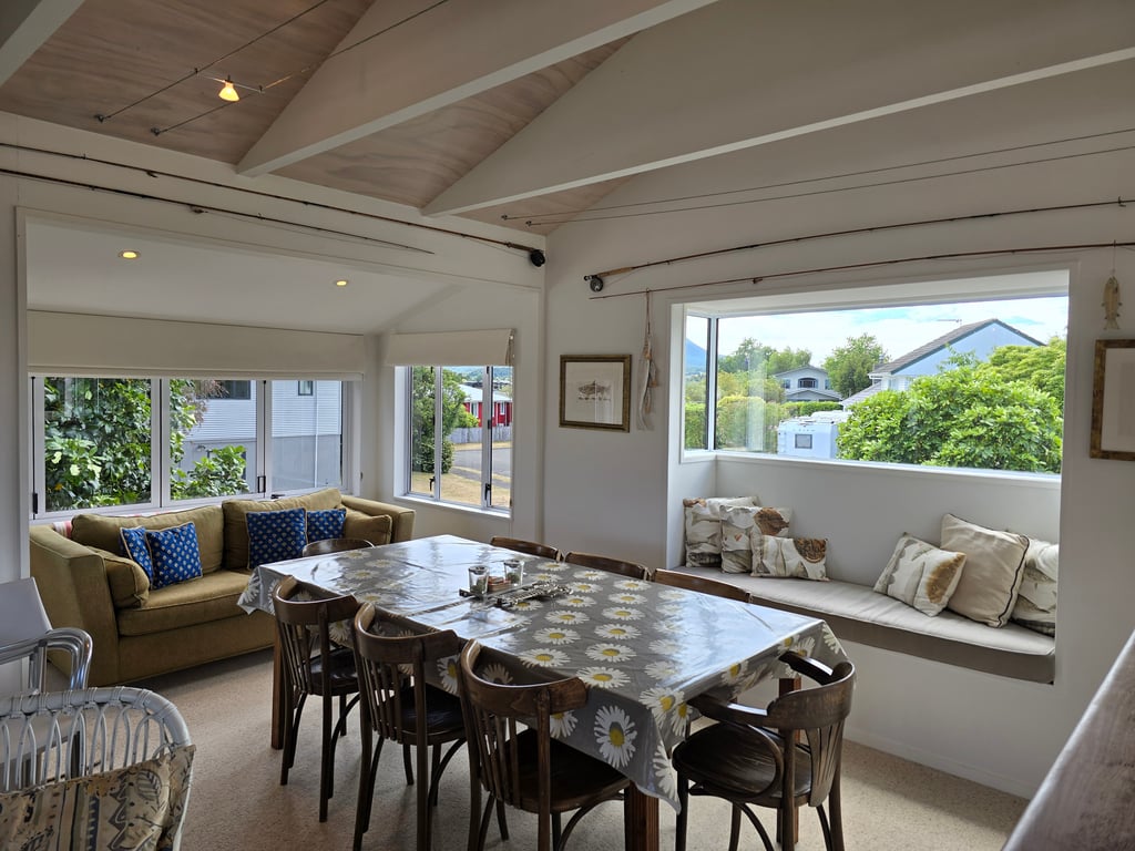 Heeni Street - Great Location Near The Lake