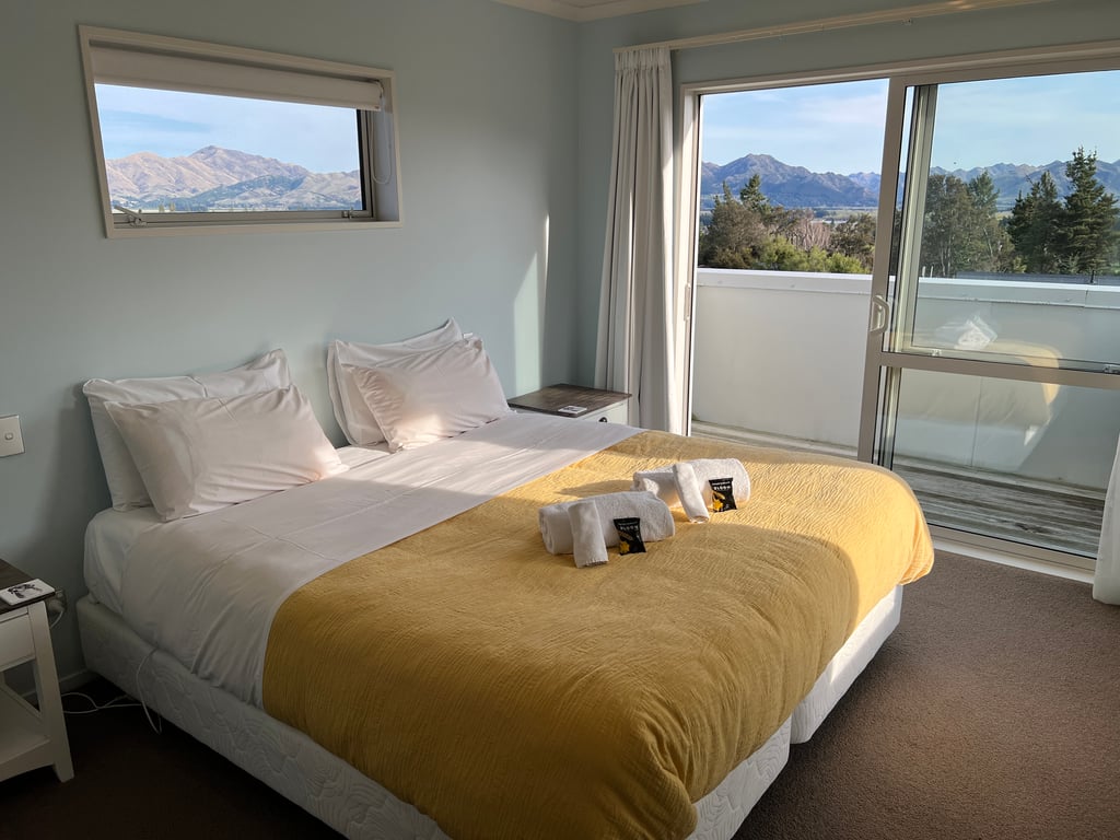 Hillside Hideaway (Pet Friendly) 