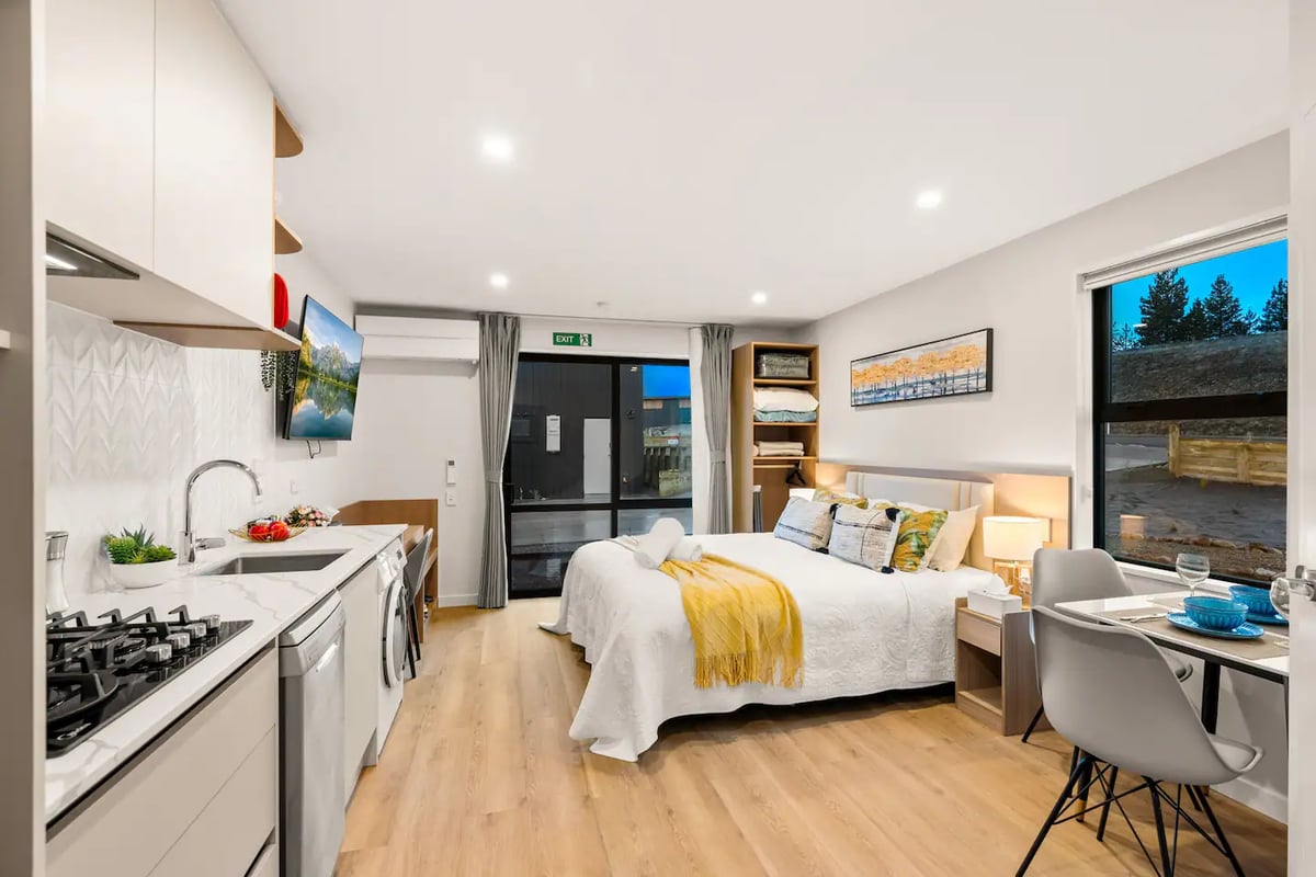 New stylish 1bedroom 1living /premium studio/UnitA