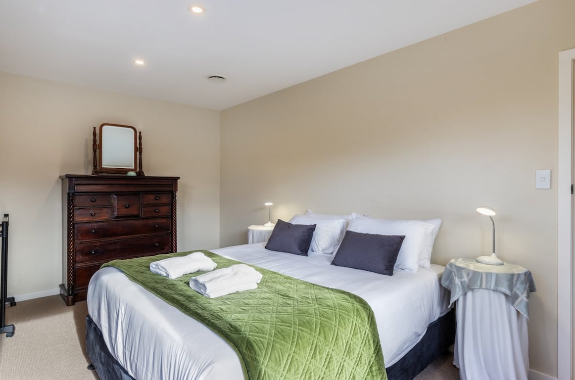 Great Lake Getaway - Your Spacious Taupo Retreat