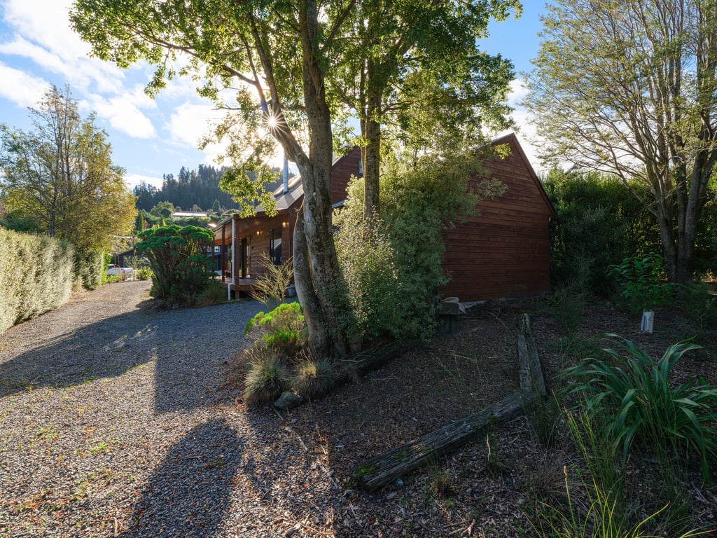 25 Caverhill Close 
