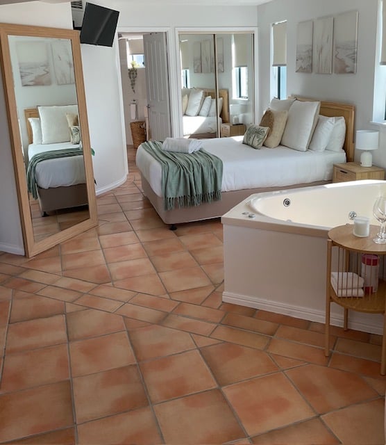 One Bedroom Boardwalk & Ocean View Apartment