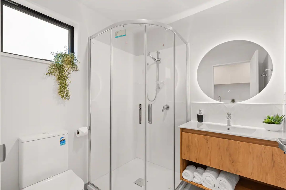 New stylish 1 bedroom premium studio/unit B