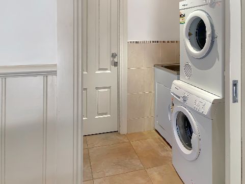 River Rock Cottage  Centrally located and Dog friendly