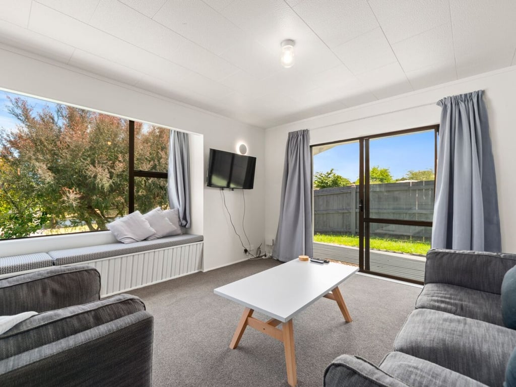Garden Grove Gem - Lake Taupo Holiday Home