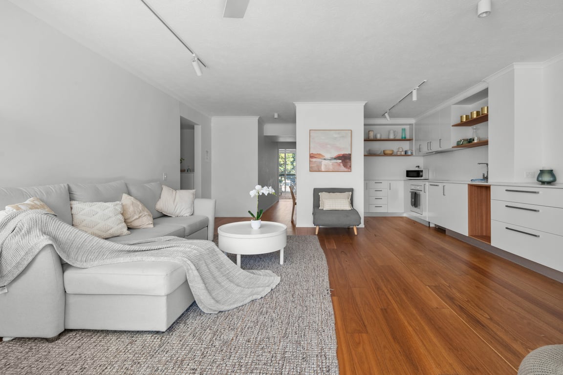 2 Bedroom Pool View with Courtyard-Unit 7 with A/C