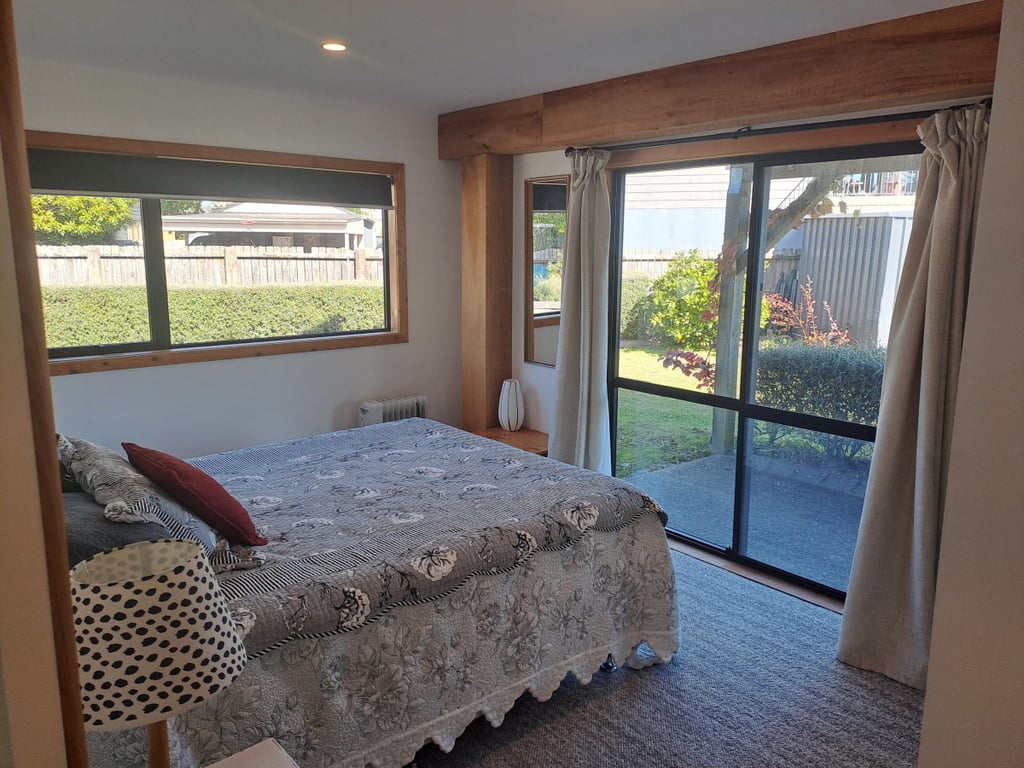 Grace Crescent - Large And Modern Family Home