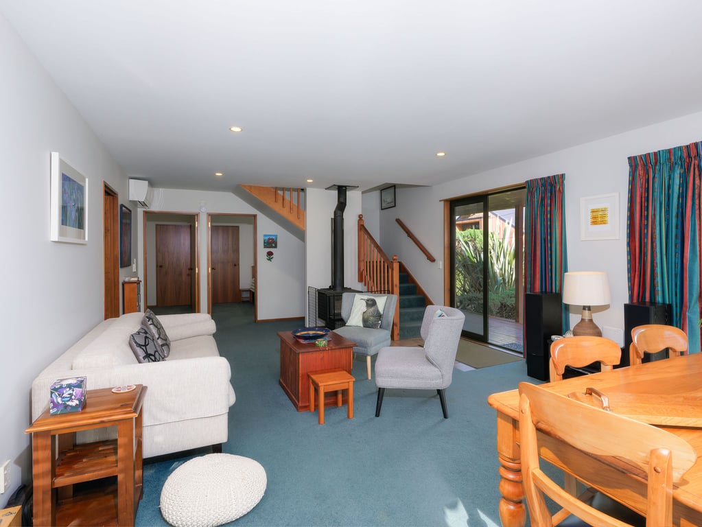 25 Caverhill Close 