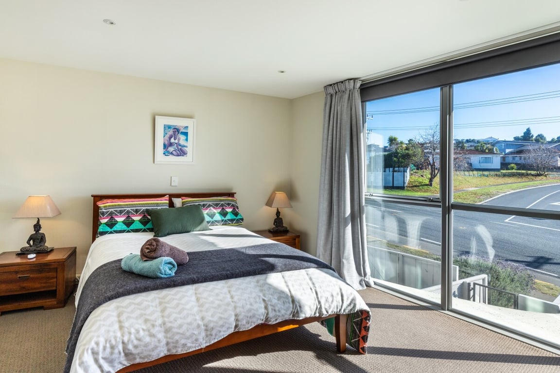 Modern Apartment Central With Wi-Fi & Linen