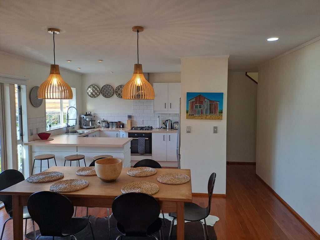 Te Urunga Place - Modern Comfort Near The Lake