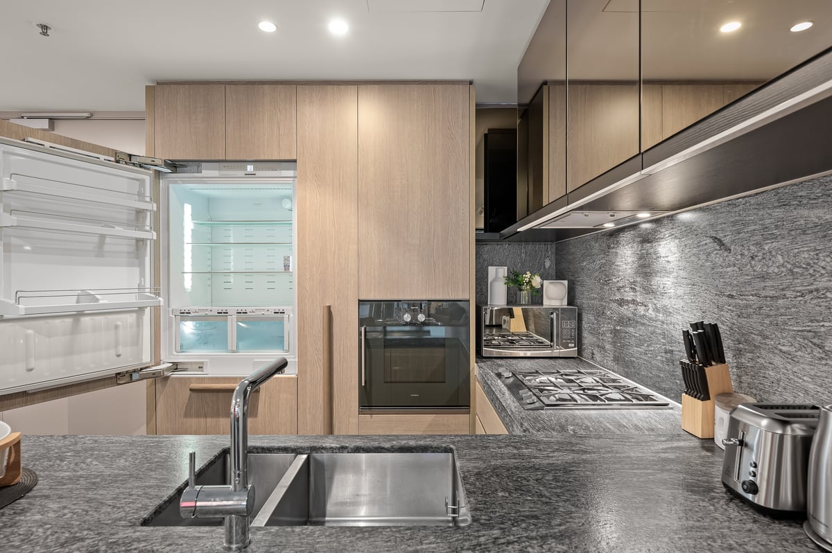 Iconic Fawkner Residence! 2 Bedrooms | 1 Bathroom | Free Parking