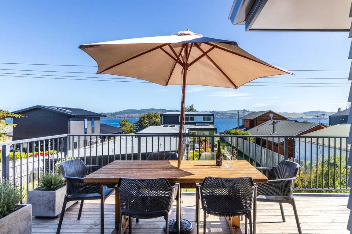 Teti Tranquility - New Build Luxury - Steps From The Great Lake