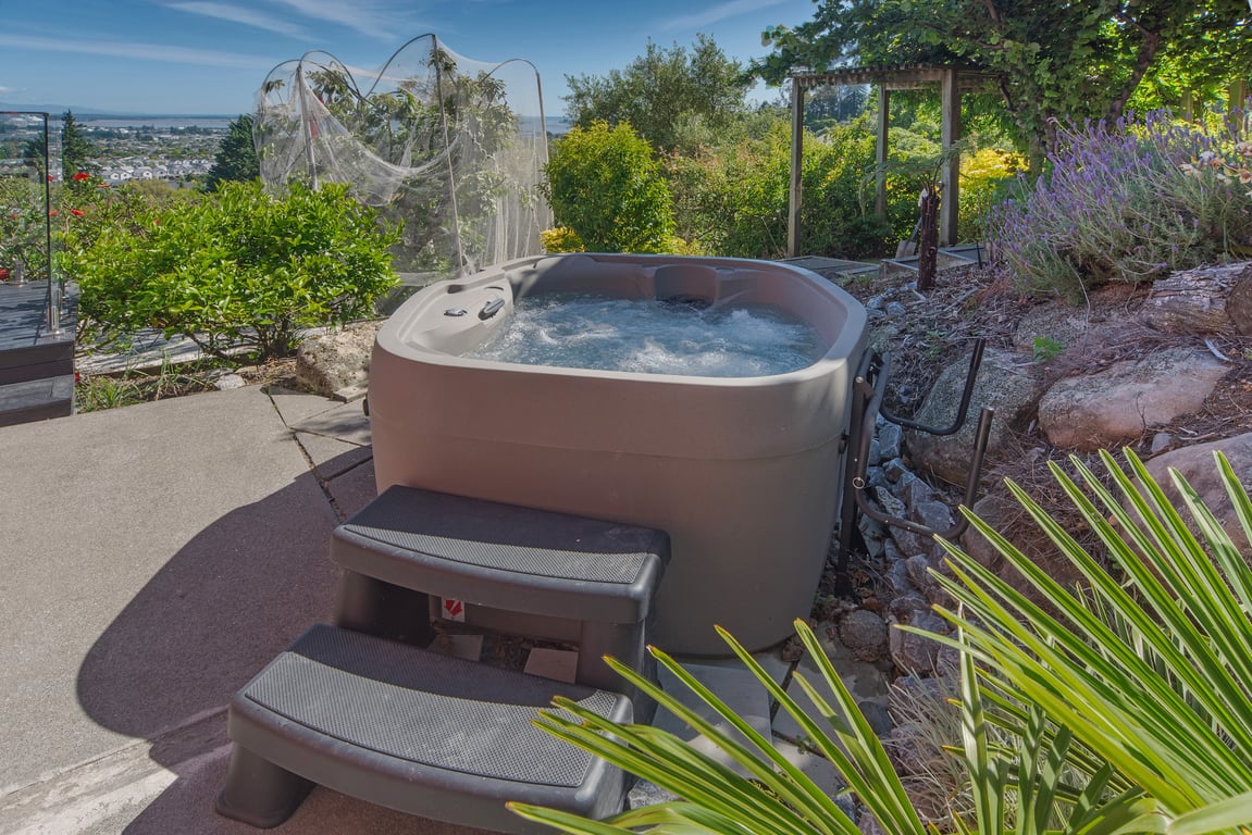 Pohutukawa House - Views, Pools, Serenity!
