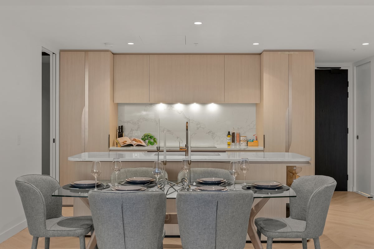 Luxurious CBD and Garden View Home! 3 Bedrooms | 2 Bathrooms | Free Parking