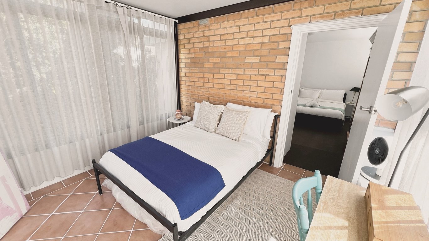 EST11 - Balmoral Breeze | Leafy 2-Bed Duplex Garden Apartment Near the Beach