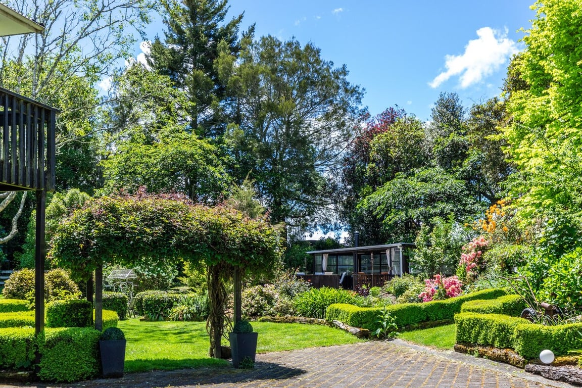 Whakaroa Retreat - Spacious Garden Getaway Near Taupo