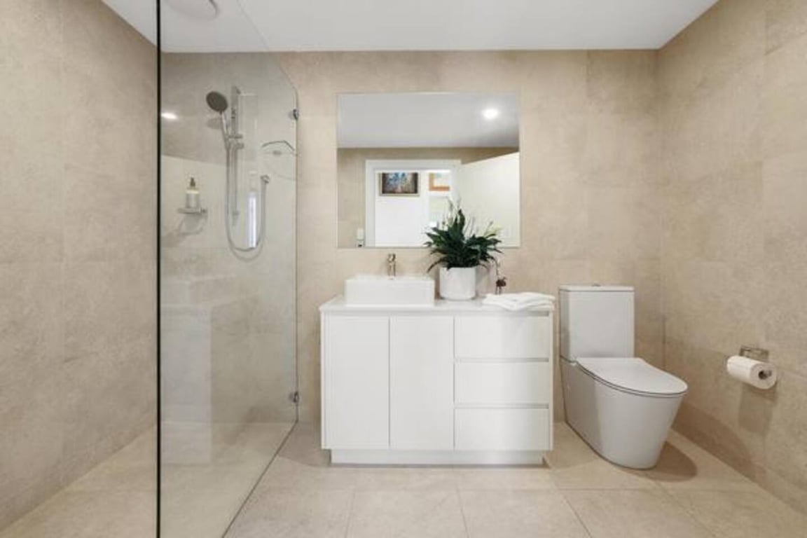 FOAM6 - Newport Nest | Bright Coastal Living Steps To The Beach