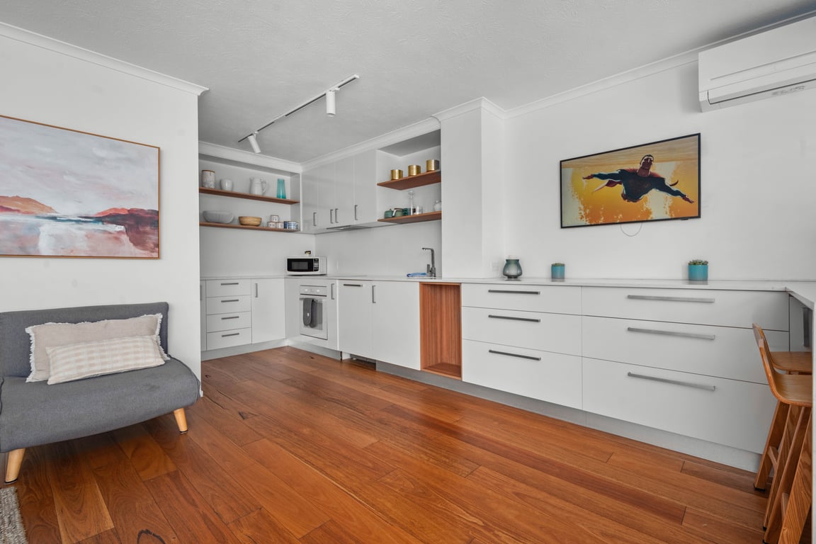 2 Bedroom Pool View with Courtyard-Unit 7 with A/C