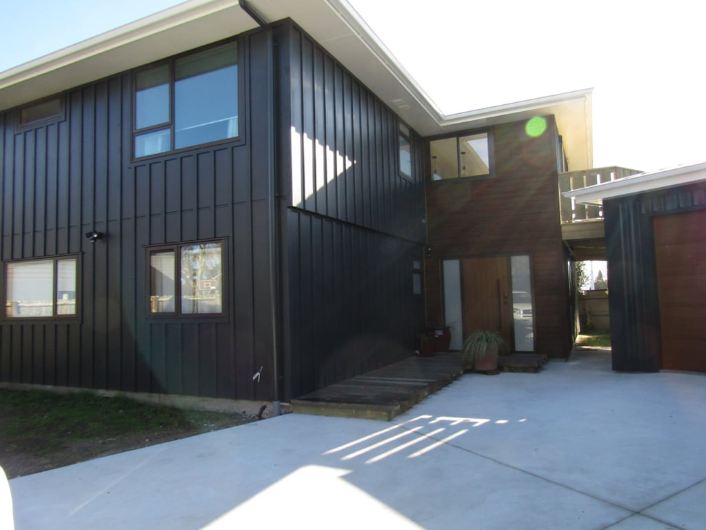 Grace Crescent - Large And Modern Family Home