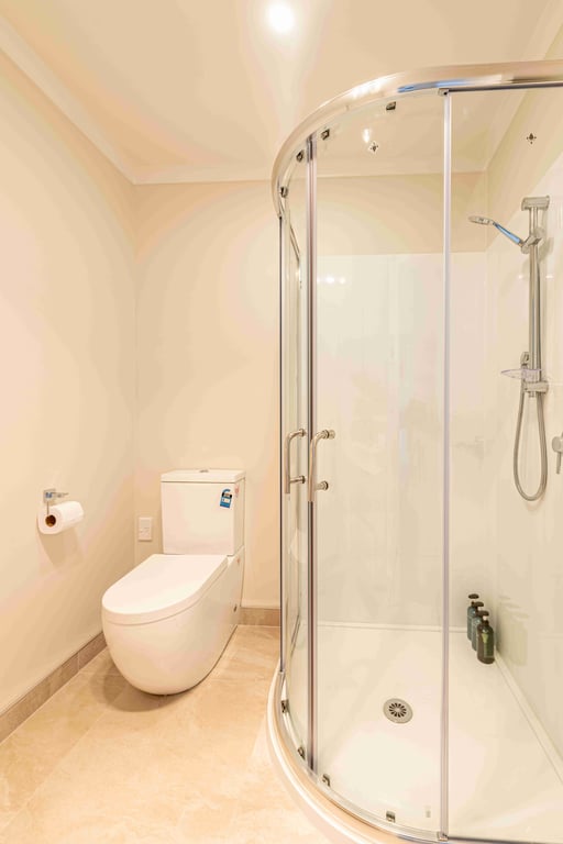 33 Star 3 Bedroom Apartment