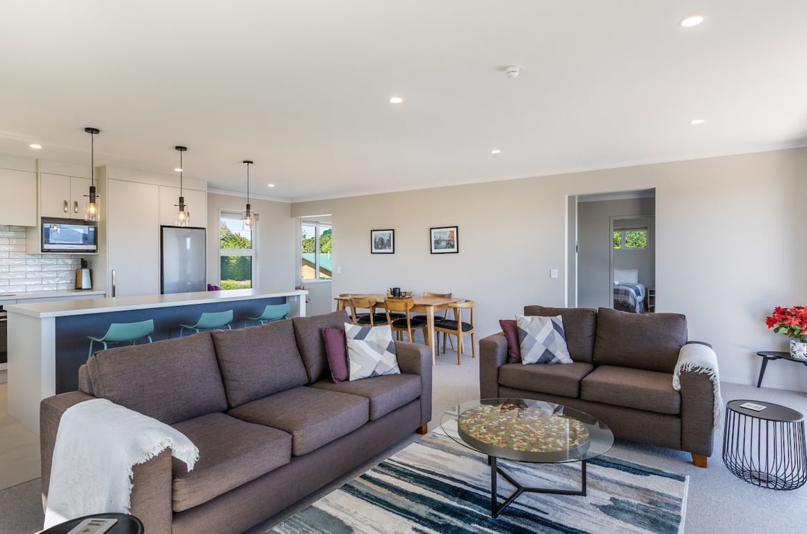 Teti Tranquility - New Build Luxury - Steps From The Great Lake