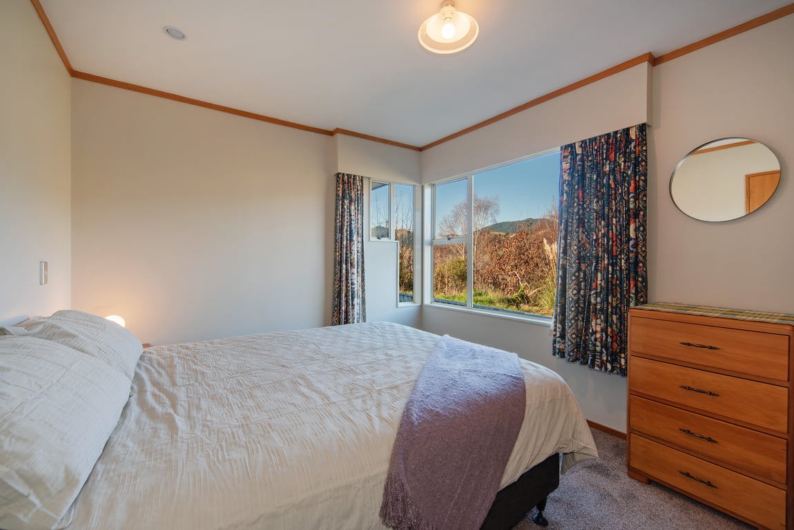 Sunny Bayview Retreat