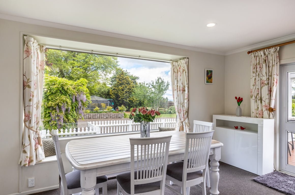 Whakaroa Retreat - Spacious Garden Getaway Near Taupo