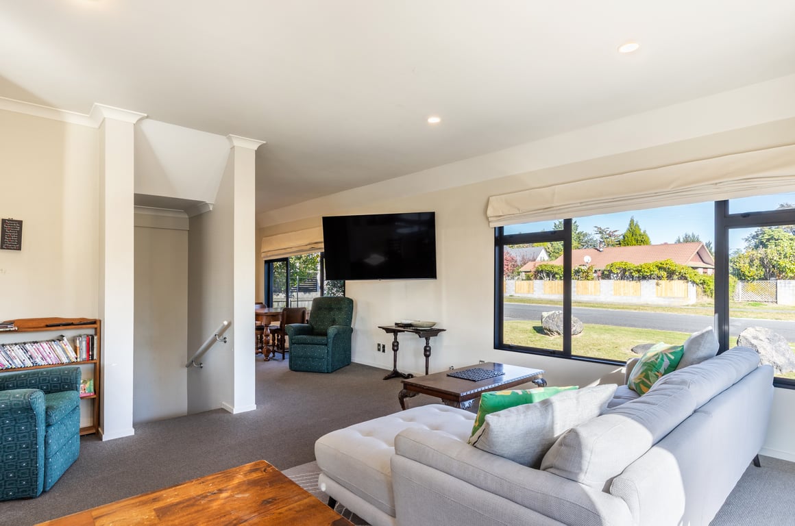Hawai Holiday House - Large Family Bach - Wi-Fi