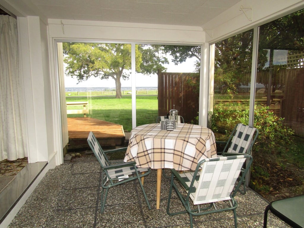 Classic Kiwi Bach By The Lake – Family Friendly In Five Mile Bay