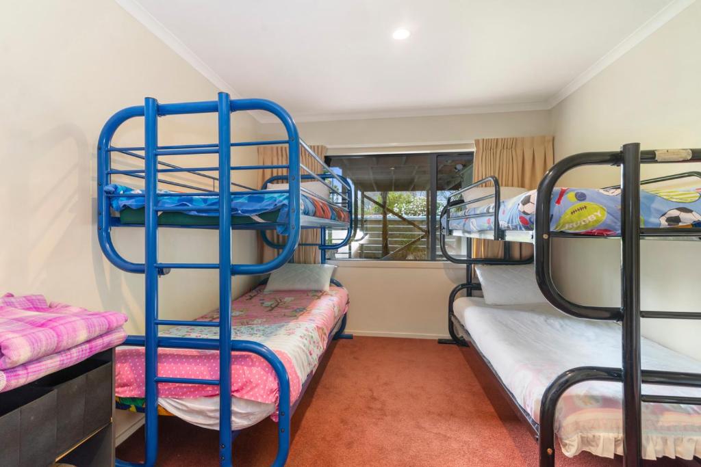 Riverbank Retreat - Family Home