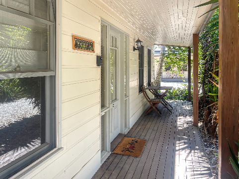 River Rock Cottage  Centrally located and Dog friendly