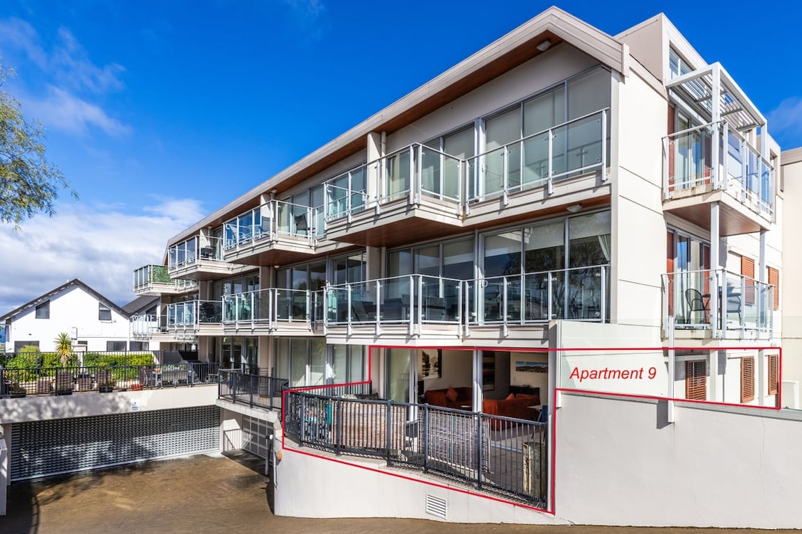 Central Stylish Apartment - Walk To Lake Shops & Cafes