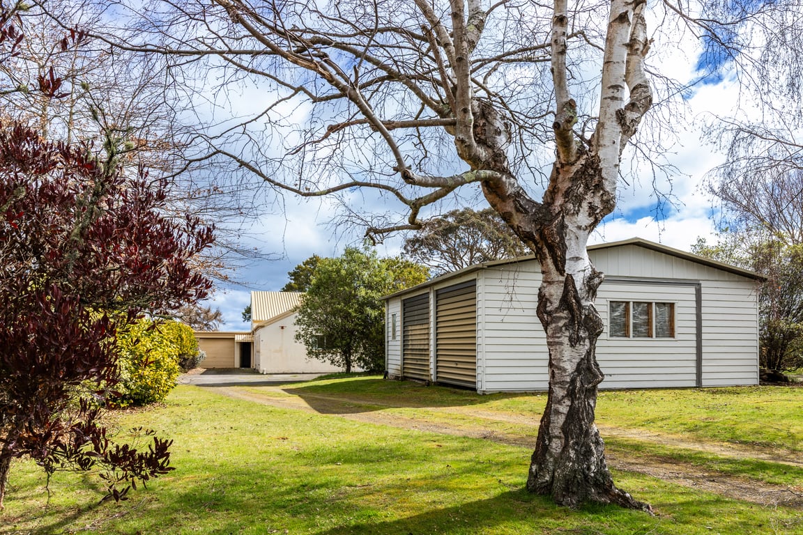 Classic Kiwi Bach By The Lake – Family Friendly In Five Mile Bay