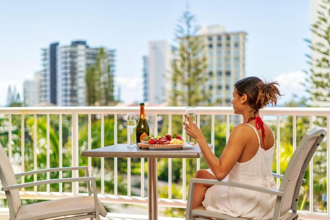 GC 500 Low Partial Track View - One Bedroom Suite