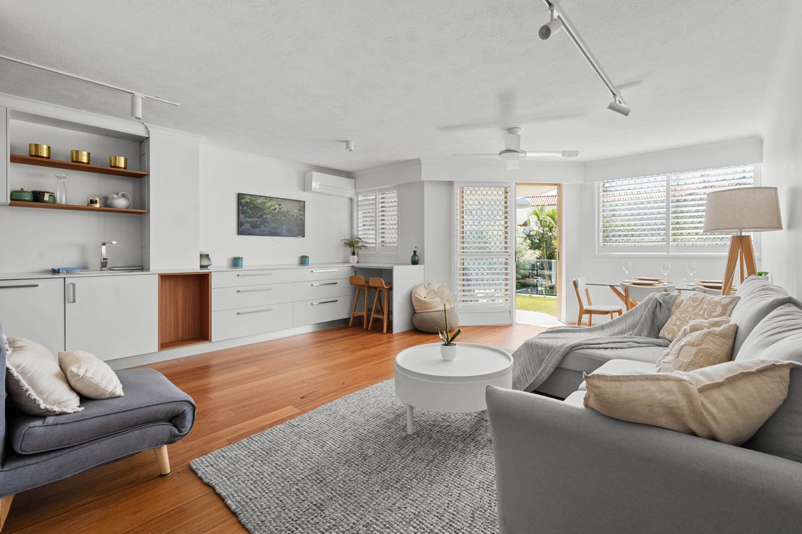 2 Bedroom Pool View with Courtyard-Unit 7 with A/C