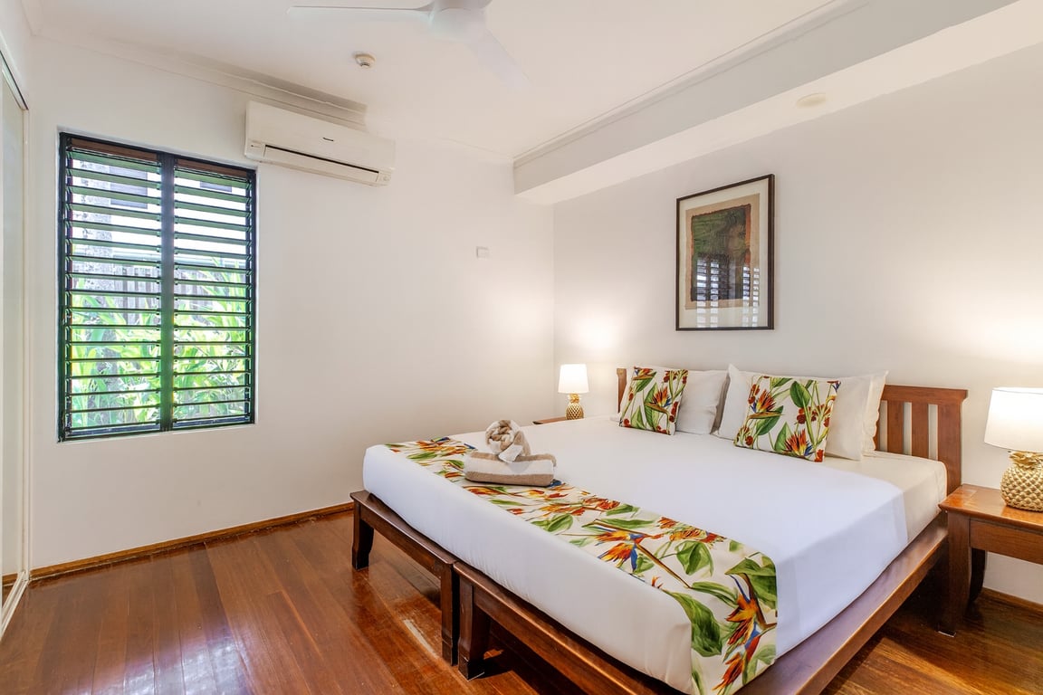 Deluxe King Garden View Apartment 