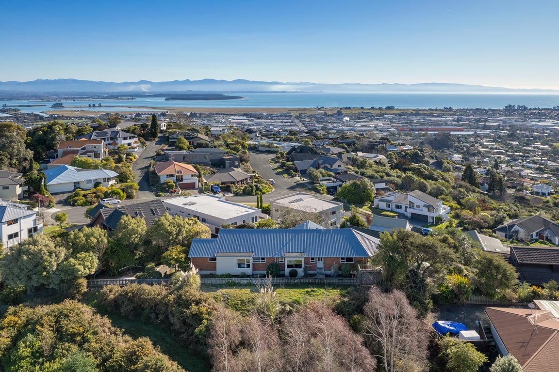 Sunny Bayview Retreat