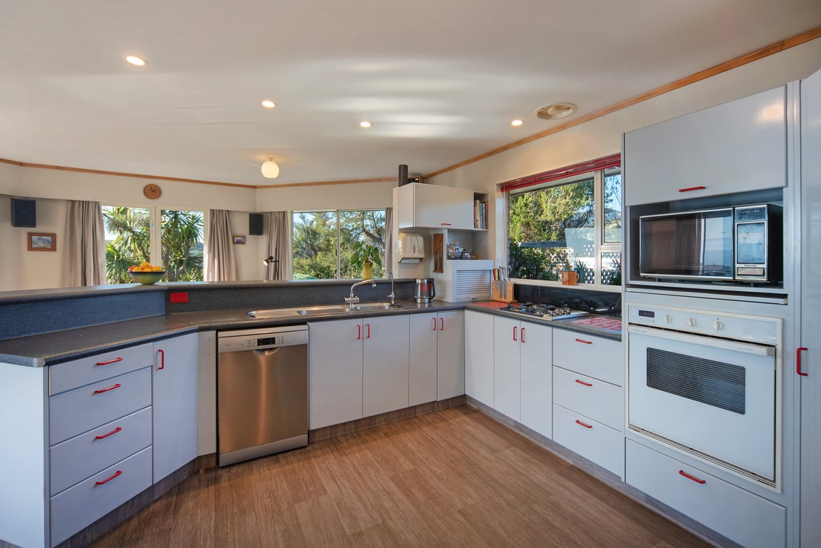 Sunny Bayview Retreat