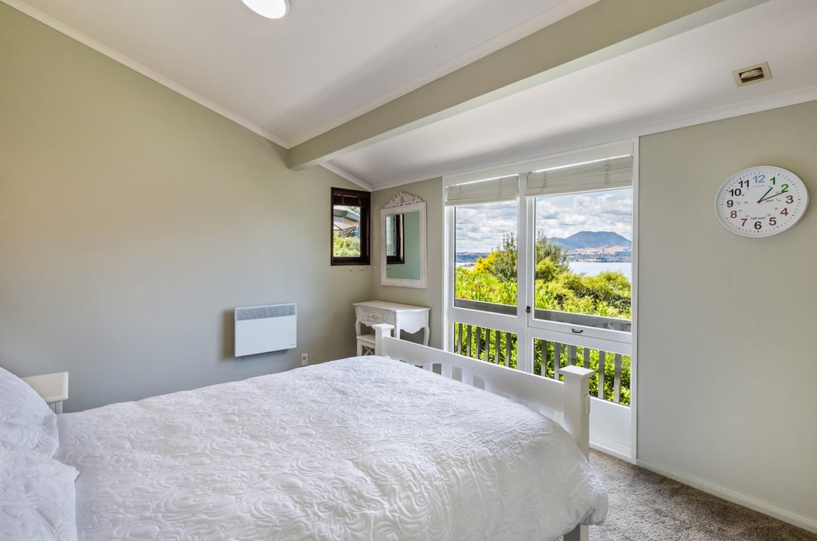 Acacia Bay Views - Serene Panoramic Views Retreat