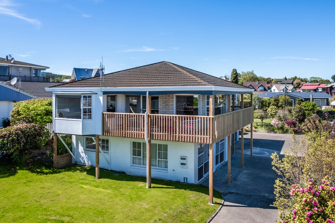 The Golders Getaway: Space for 2 families