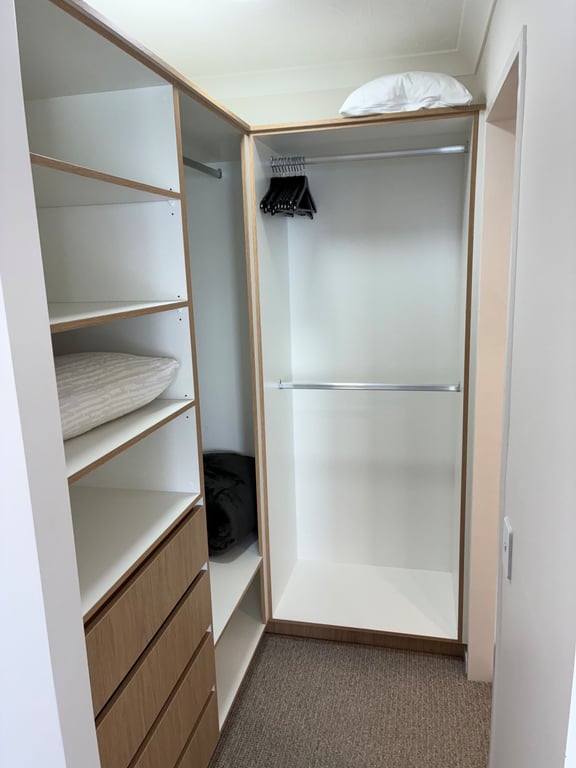 Apartment 46 Level 15 -2 Bedroom Luxury Apartment, Centre Unit 