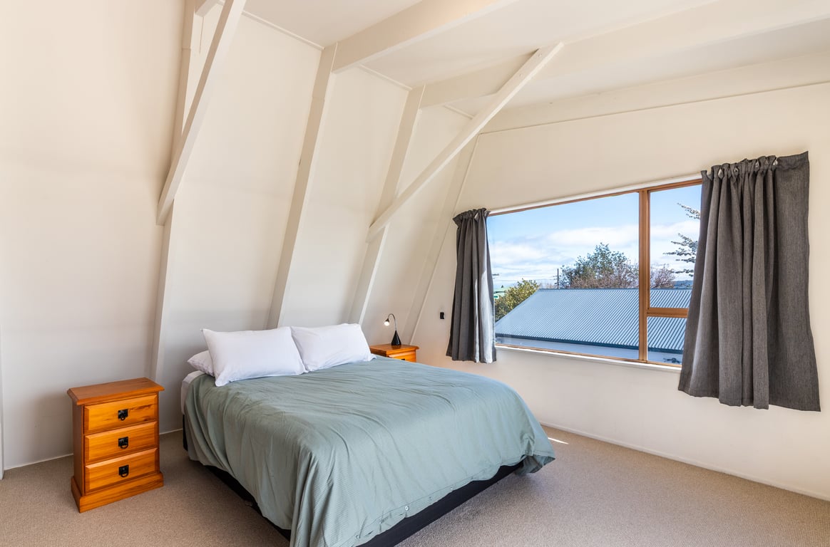 Tui Street Escape – Classic Comfort Near the Lake