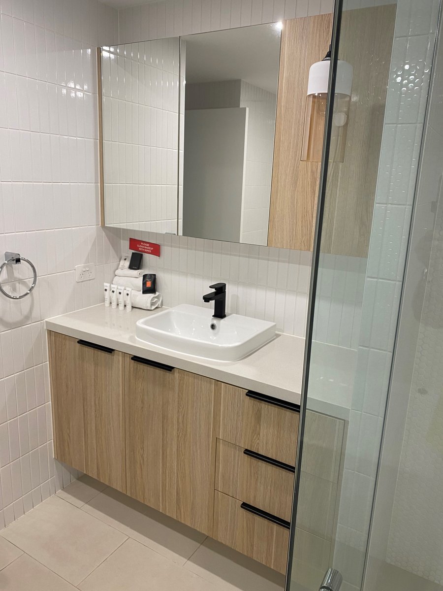 UNIT 10707 THE COSMOPOLITAN COTTON TREE 96 MEMORIAL AV 