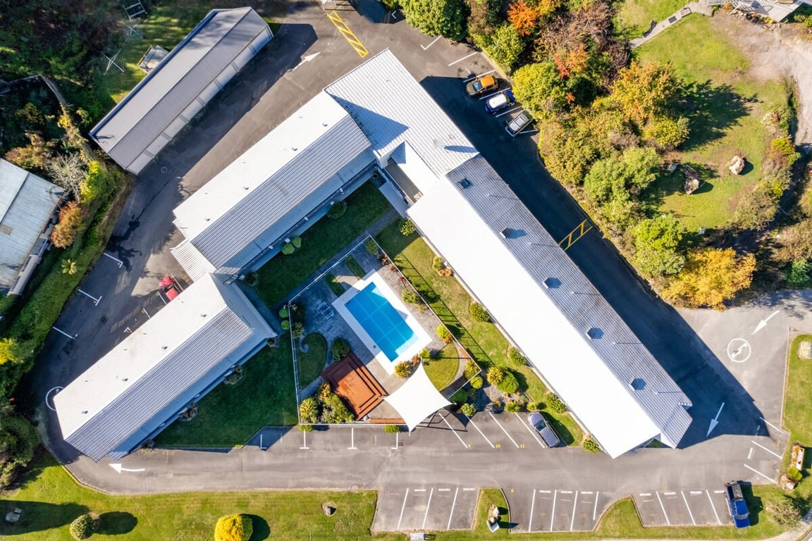 Lakeside Gem - Your Modern Retreat