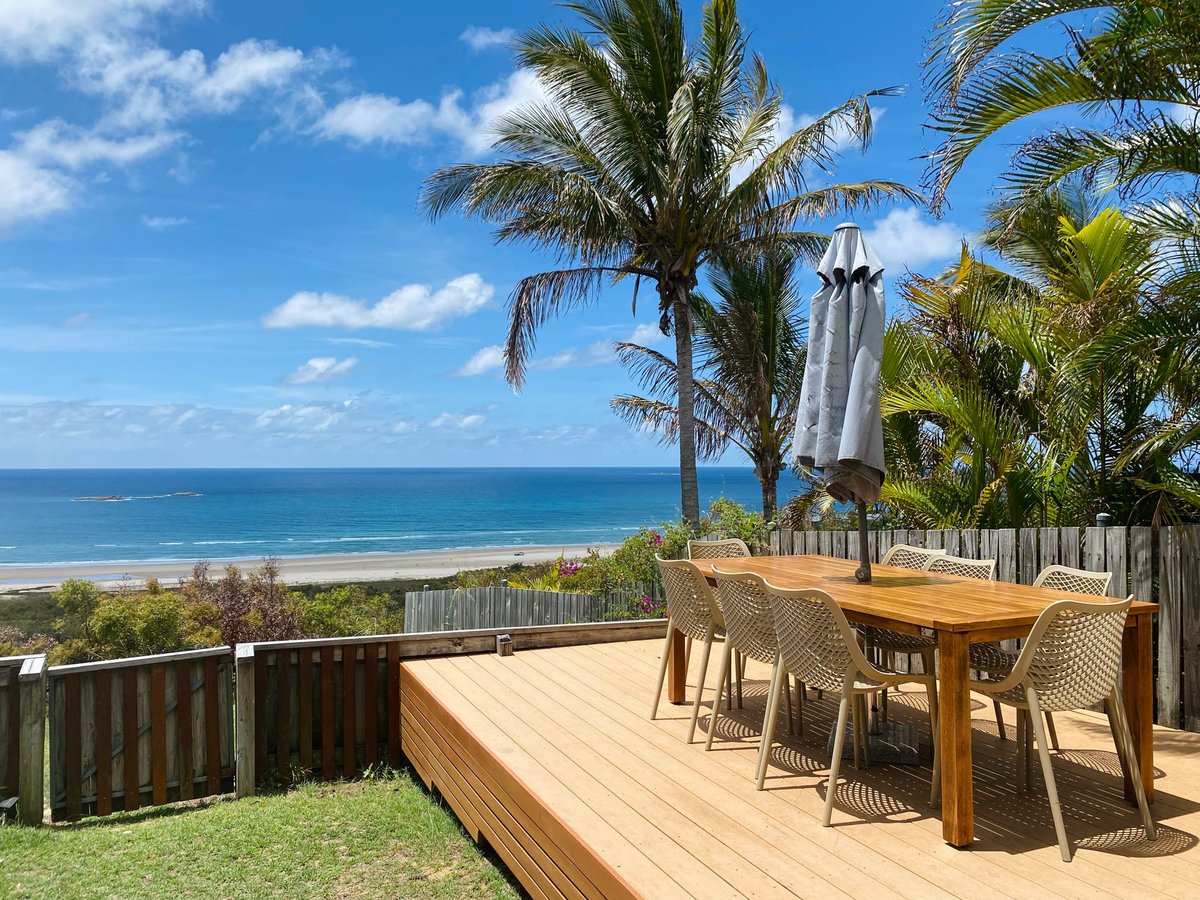 HOLIDAY ACCOMMODATION ON NORTH STRADBROKE ISLAND