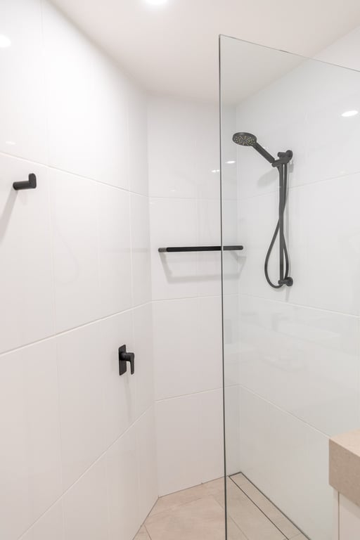 3 Bedroom LUXE Pool Deck Apartment