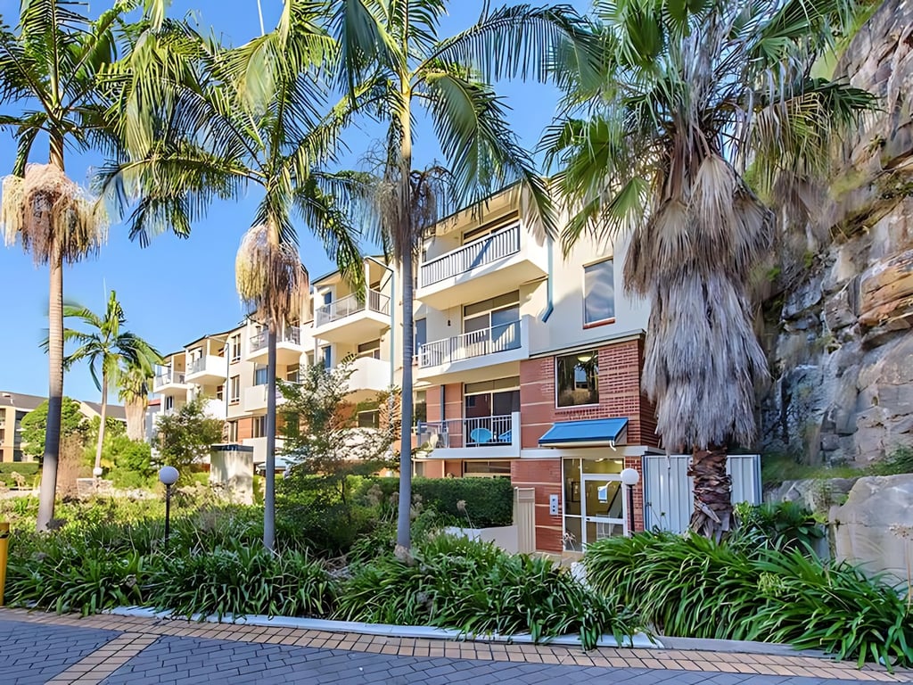 BUCHN - Balmain Basic Pad | Laidback Life In Trendy Suburb