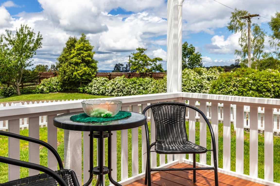 Whakaroa Retreat - Spacious Garden Getaway Near Taupo
