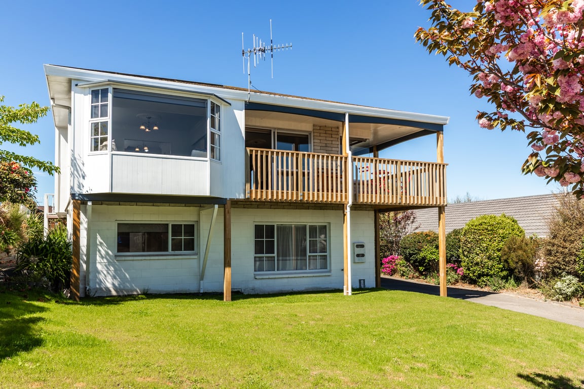 The Golders Getaway: Space for 2 families