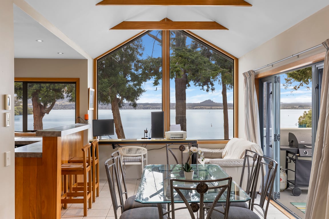 Acacia Bay, Lakeside Retreat